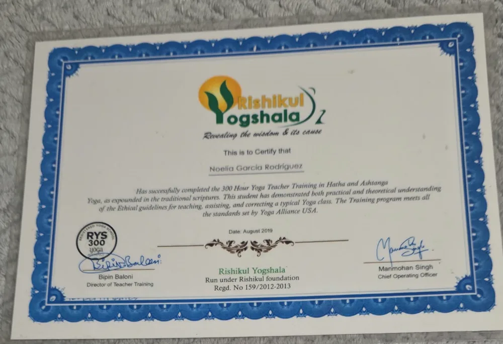 Certificado del Yoga Teacher Training de 300 horas en Hatha y Ashtanga, de Rishikul Yogshala